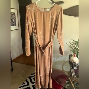 $215 Ichi - Denmark Stunning camel & white belted midi dress Picasso print. S M